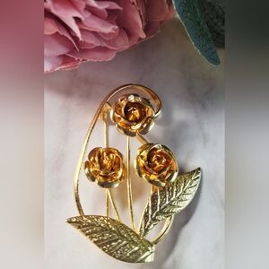 Vintage 80s 🌹✨️Gold 3 Rose Bouquet Brooch